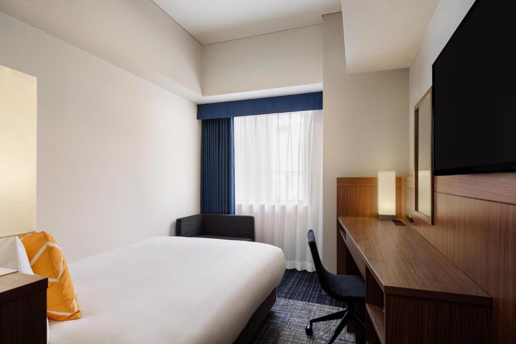 TV a/nebo společenská místnost v ubytování Four Points Flex by Sheraton Osaka Shinsaibashi