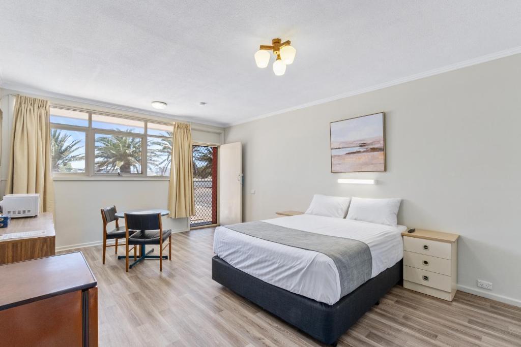 Postel nebo postele na pokoji v ubytování Econo Lodge Port Augusta