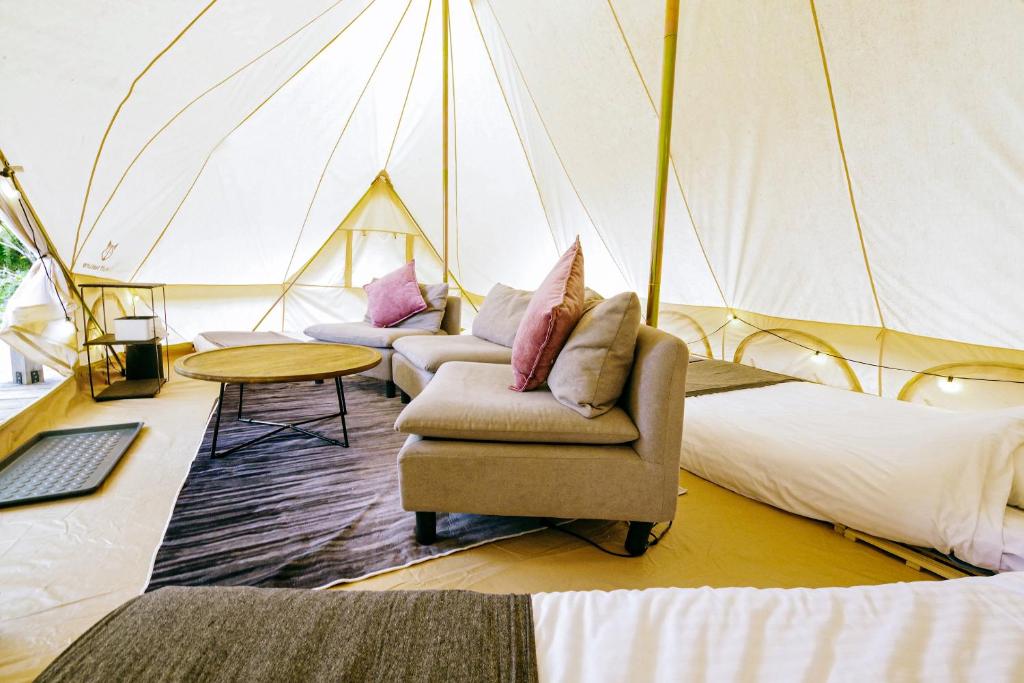 Postel nebo postele na pokoji v ubytování COUSCOUS Glamping Manazuru