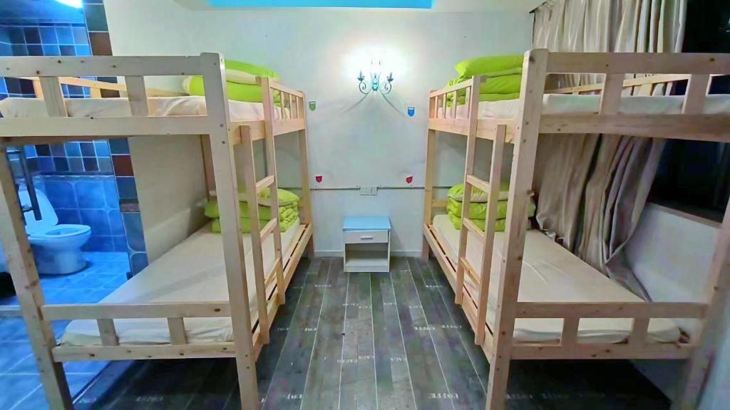 Postel nebo postele na pokoji v ubytování Qiannuo Youth Hostel