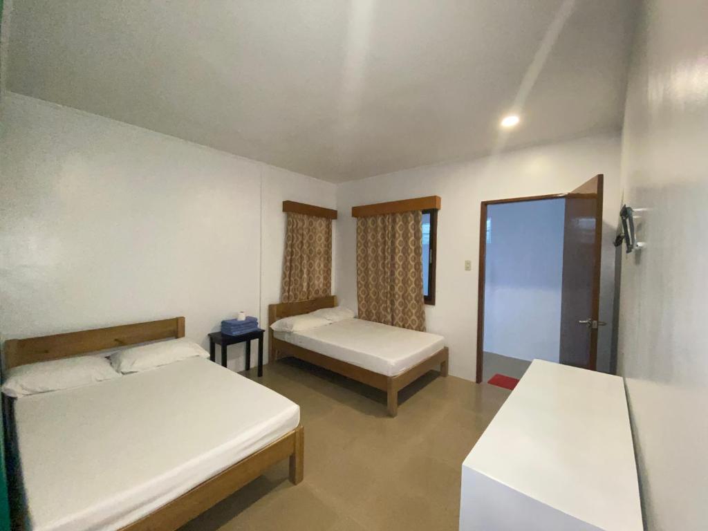 Postel nebo postele na pokoji v ubytování Seashore Inn