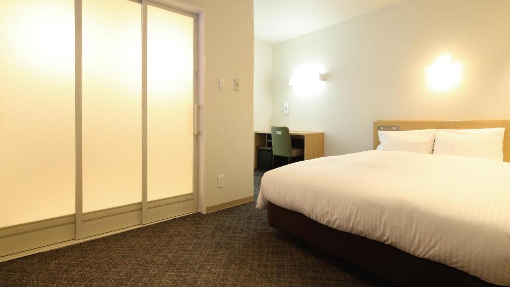Postel nebo postele na pokoji v ubytování AB Hotel Sakaihigashi