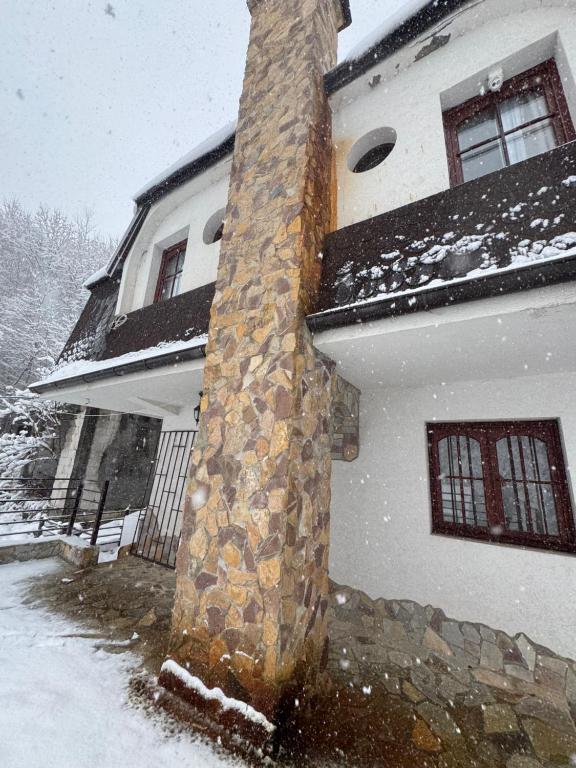 Vila Aurora , 50m od Gondole Brzece зимой