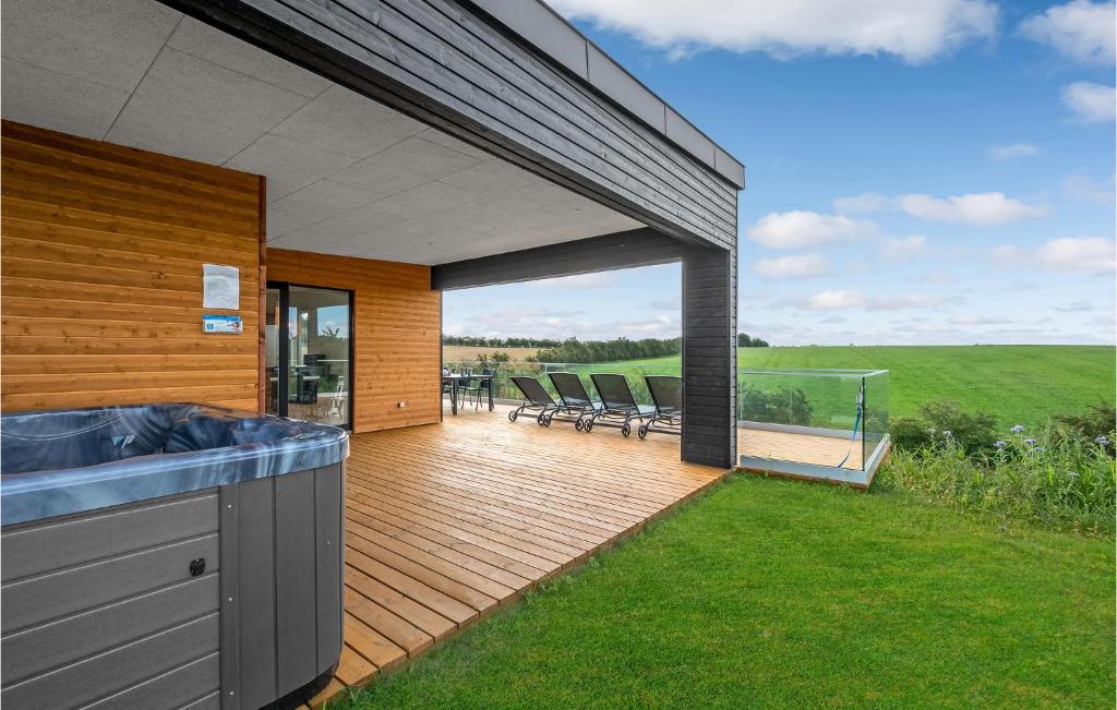 Fotografie z fotogalerie ubytování Beautiful Home In Løgstrup With Kitchen v destinaci Løgstrup