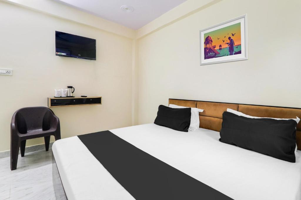 TV a/nebo společenská místnost v ubytování Hotel O Ramam