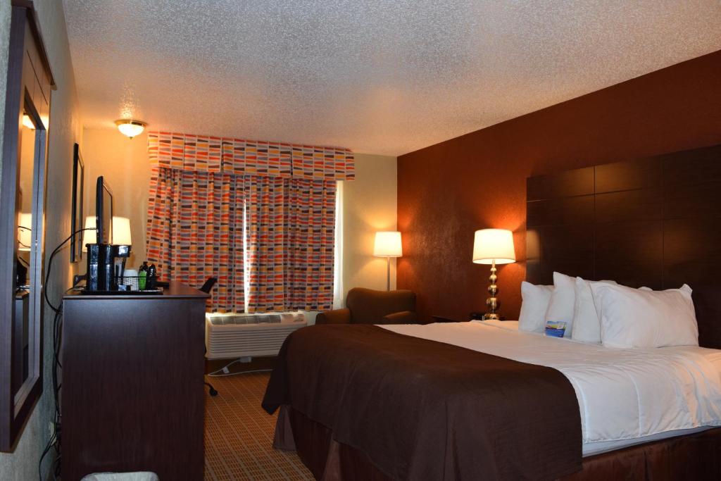 Baymont by Wyndham Midland Airport - Kamer Met Kingsize Bed - Niet-Rokers