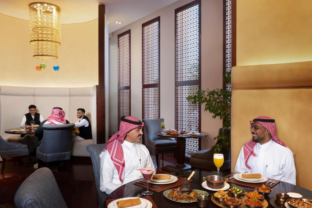 الضيوف المقيمون في فندق وشقق هيلتون الرياض