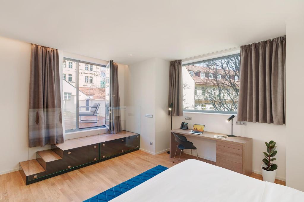 Postel nebo postele na pokoji v ubytování Hotel CUBE Prague