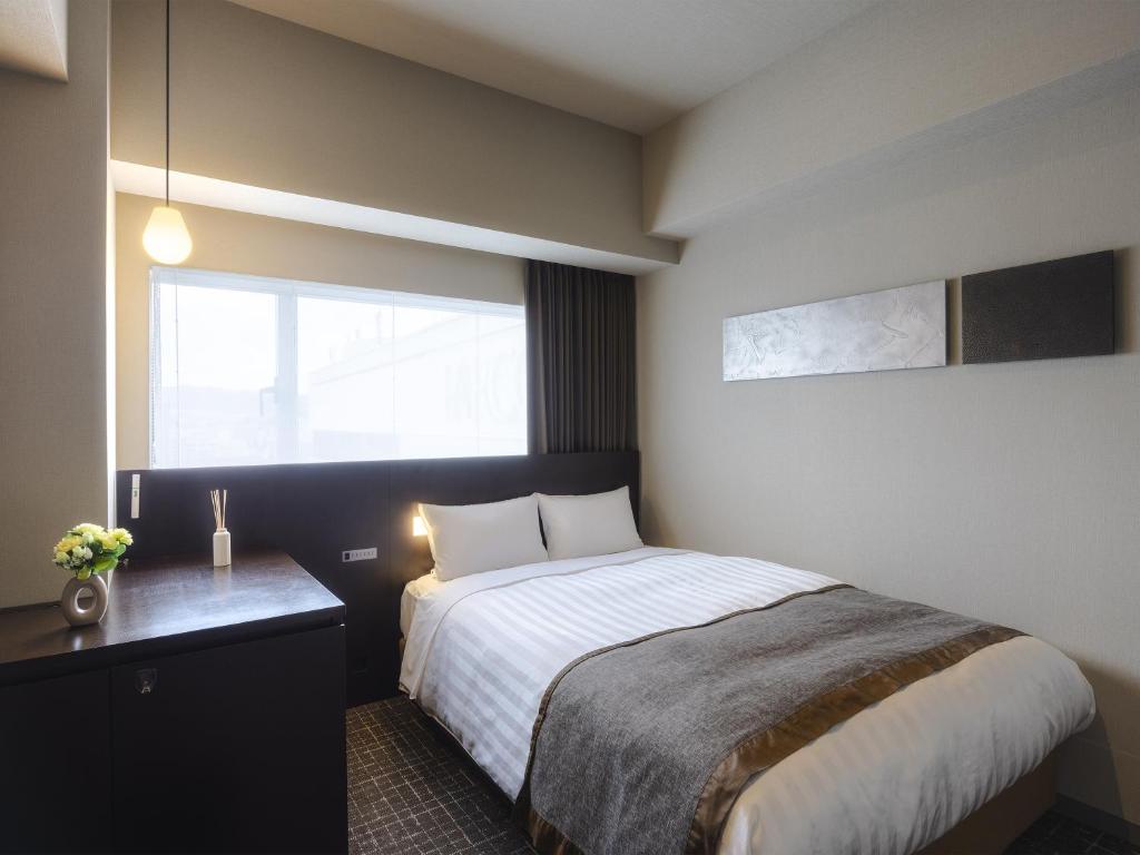Postel nebo postele na pokoji v ubytování Hiroshima Washington Hotel