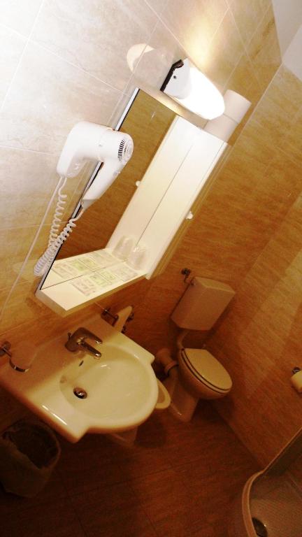 Koupelna v ubytování Hotel Reali