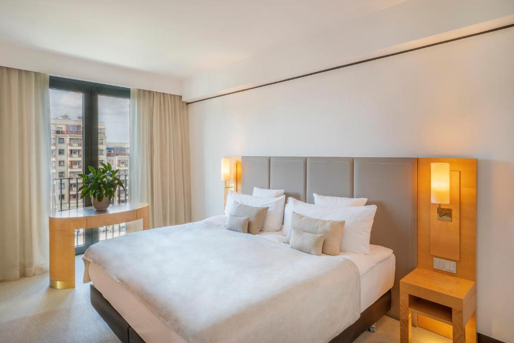Postel nebo postele na pokoji v ubytování Meliá Berlin