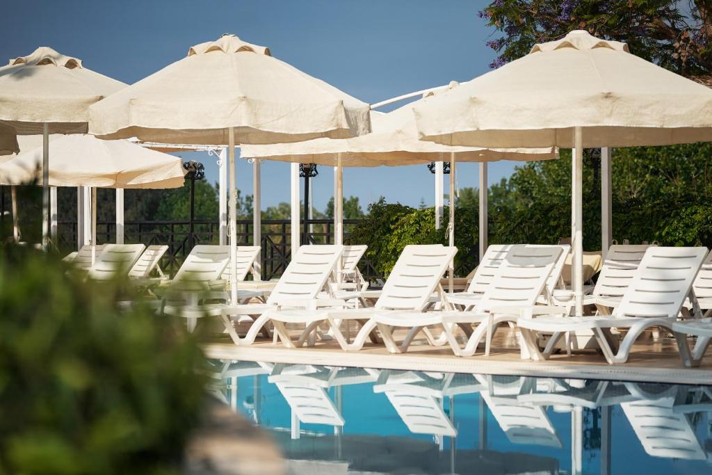 Bazén v ubytování Seaden Corolla Hotel nebo v jeho okolí