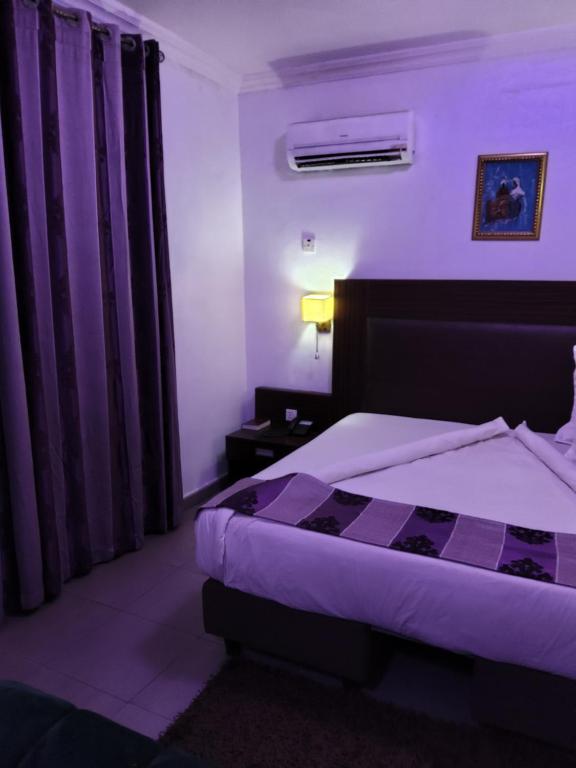Voodi või voodid majutusasutuse Crownedge Hotels toas