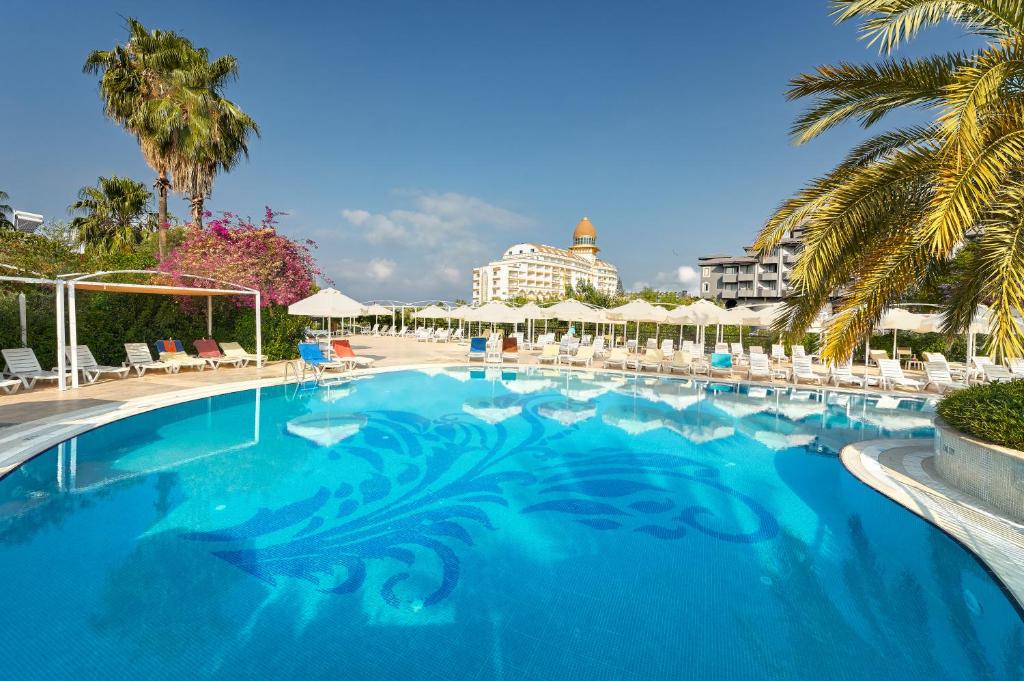 Bazén v ubytování Seaden Corolla Hotel nebo v jeho okolí