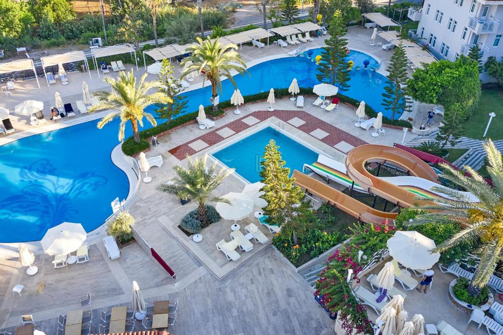 Bazén v ubytování Seaden Corolla Hotel nebo v jeho okolí