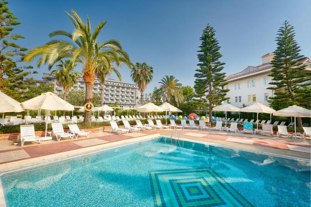 Bazén v ubytování Seaden Corolla Hotel nebo v jeho okolí