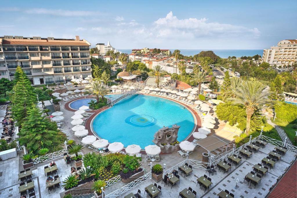 Bazén v ubytování Seaden Corolla Hotel nebo v jeho okolí