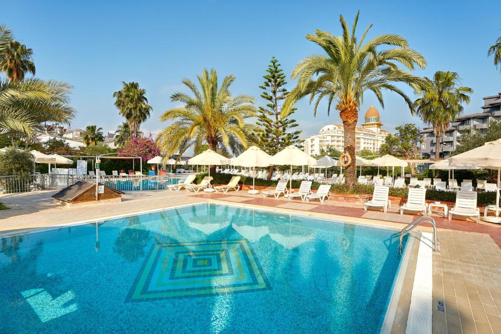 Bazén v ubytování Seaden Corolla Hotel nebo v jeho okolí