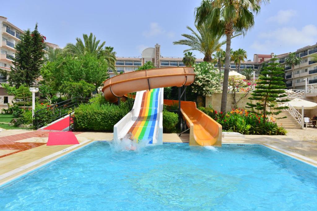 Bazén v ubytování Seaden Corolla Hotel nebo v jeho okolí