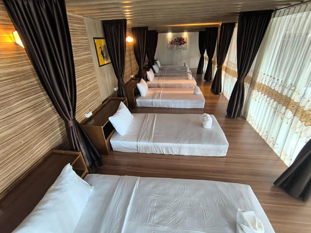 Postel nebo postele na pokoji v ubytování Lotus Hostel Beach Koh Tao