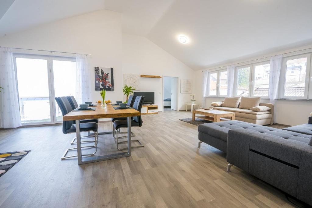a living room with a table and a couch at Möblierte Penthaus Wohnung in Baden-Baden