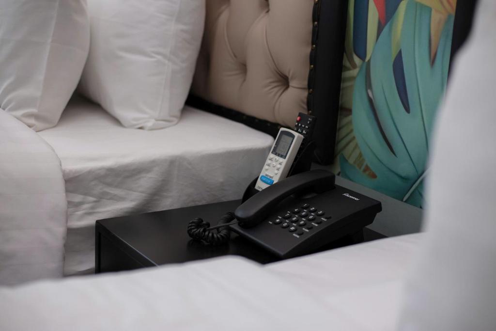 Postel nebo postele na pokoji v ubytování Hanoi Grand Hotel and Travel
