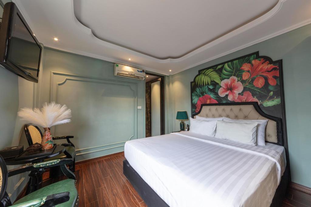 Postel nebo postele na pokoji v ubytování Hanoi Grand Hotel and Travel