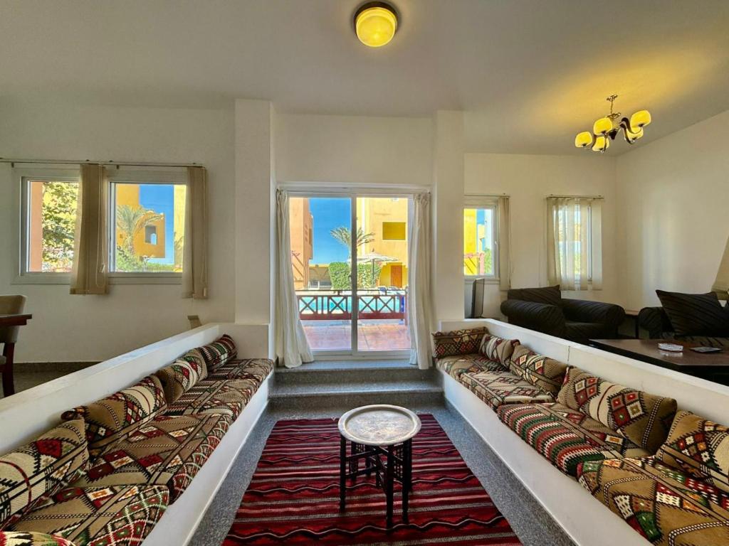Posezení v ubytování Luxury 4BR Villa Sea View Aldora Resort, Hurghada