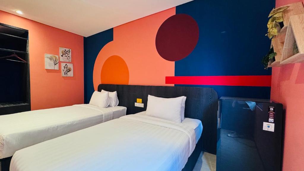 Postel nebo postele na pokoji v ubytování Yellow Bee Resort Cililitan