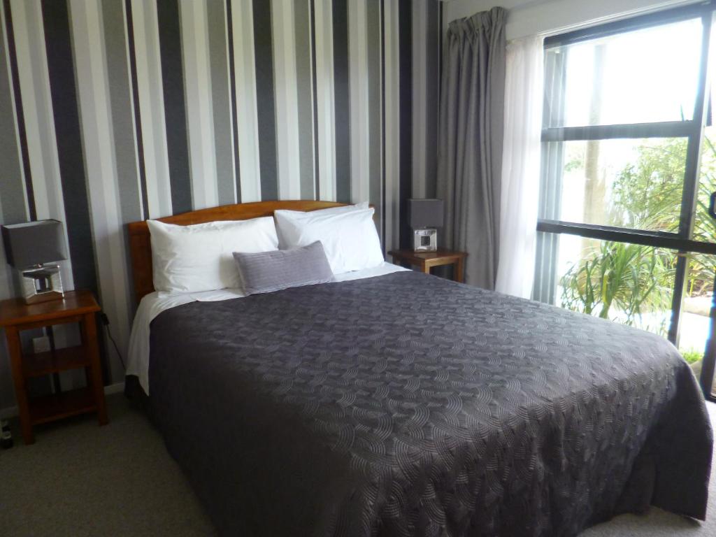 Postel nebo postele na pokoji v ubytování Opua Boutique Seaview Motel