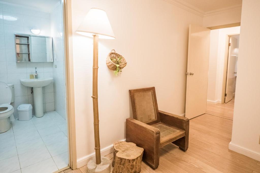 Koupelna v ubytování HILLSIDE Nest Townhouse in Subic Bay with Self-Serve Breakfast- Full AC, Pet Friendly, Monkeys!