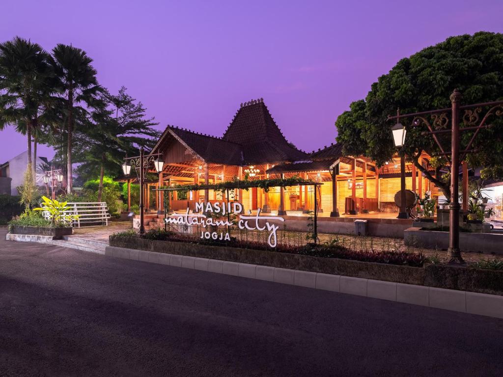 Restaurace v ubytování The Alana Yogyakarta Hotel and Convention Center