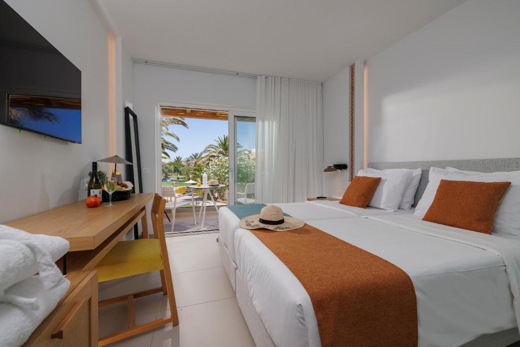 Postel nebo postele na pokoji v ubytování Anissa Beach Hotel
