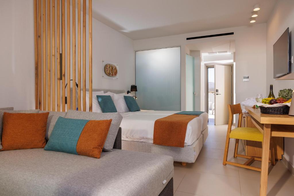 Postel nebo postele na pokoji v ubytování Anissa Beach Hotel