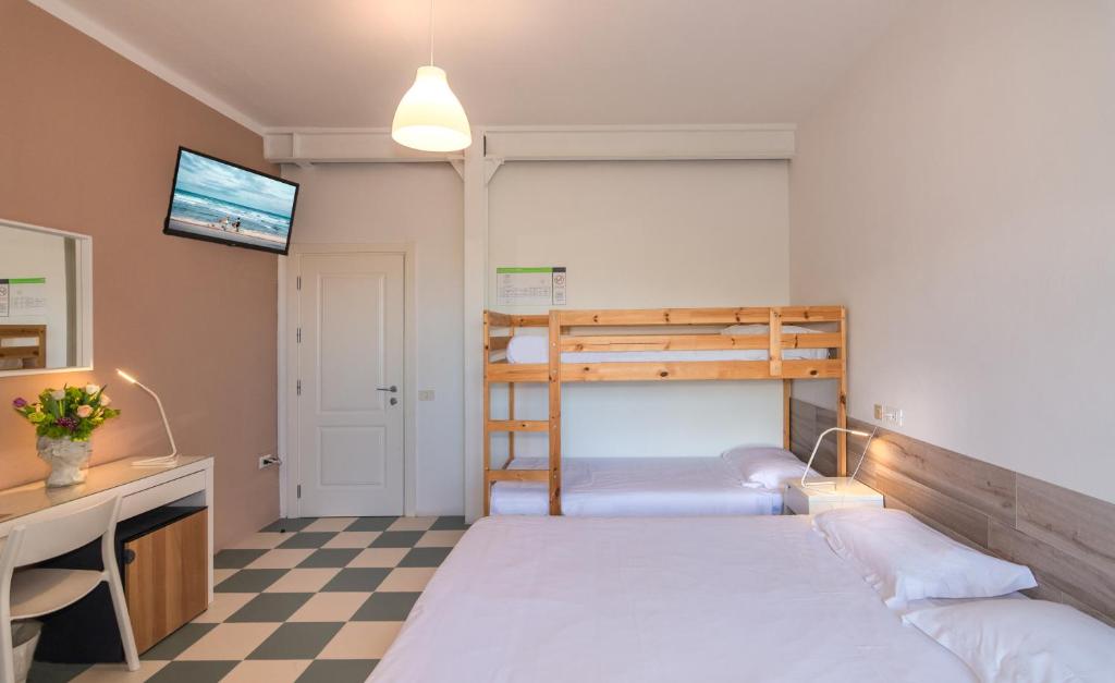 Hotel Happy - Chambre Quadruple Économique