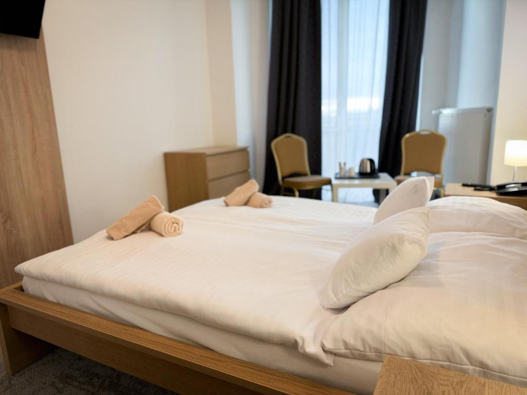 Postel nebo postele na pokoji v ubytování Hotel Modena