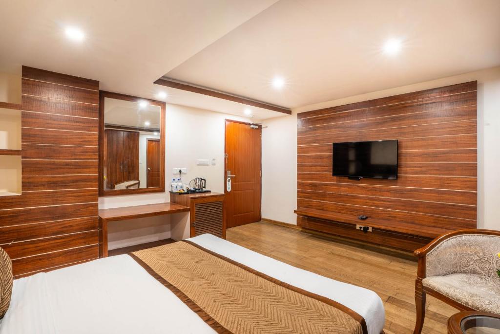 TV a/nebo společenská místnost v ubytování Jai Hotels