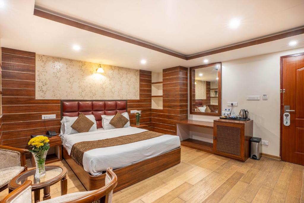 Postel nebo postele na pokoji v ubytování Jai Hotels