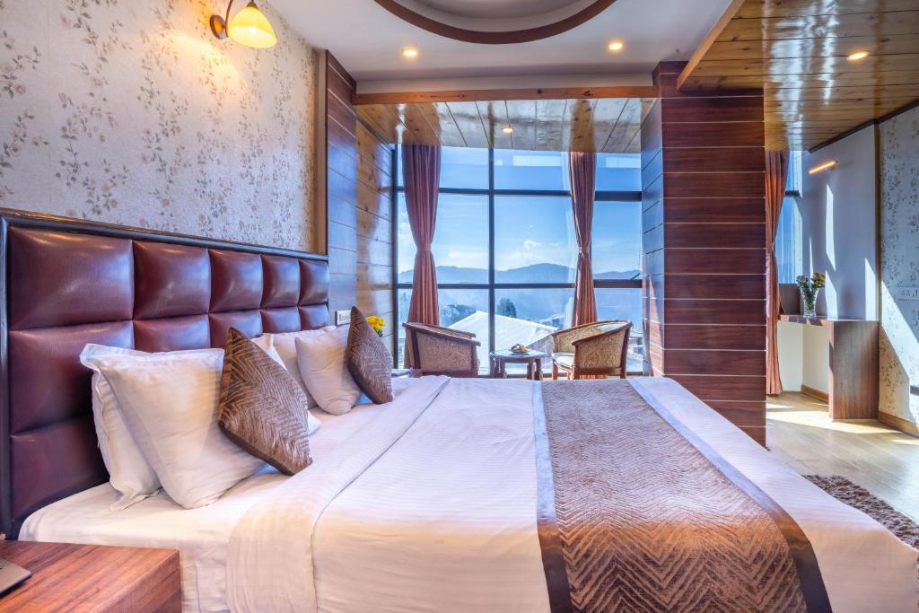 Postel nebo postele na pokoji v ubytování Jai Hotels