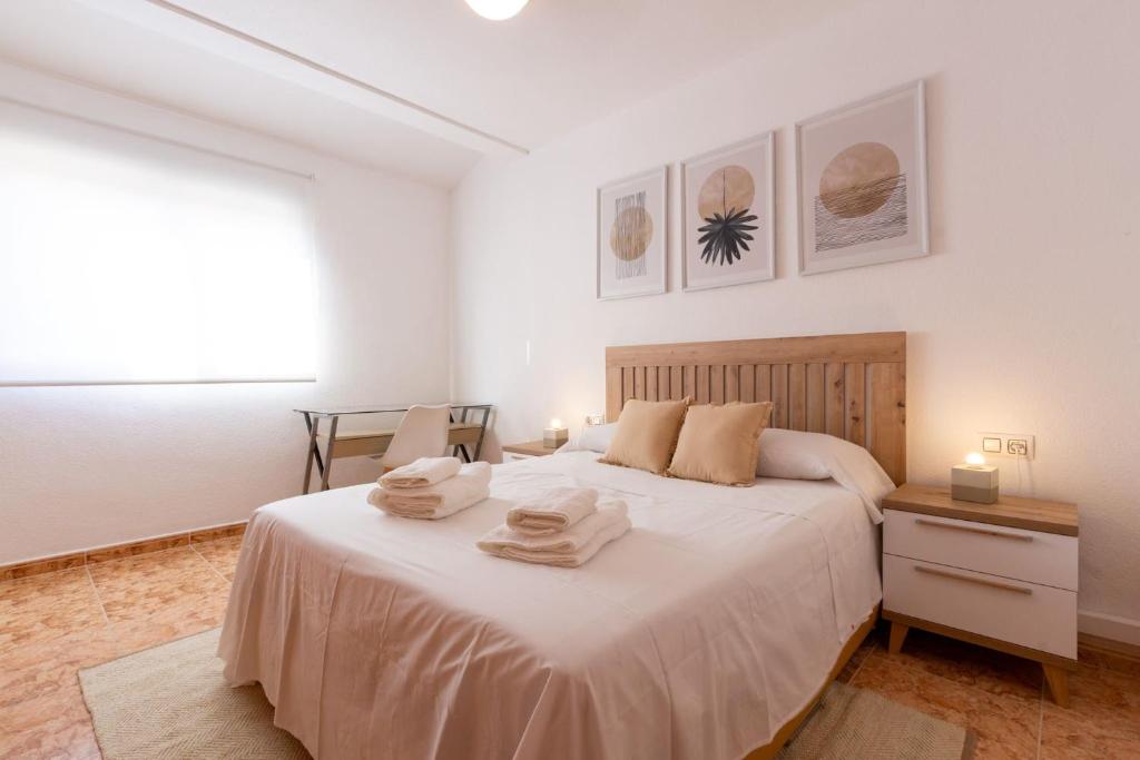 Ένα ή περισσότερα κρεβάτια σε δωμάτιο στο The Small Village - Pool and Relax near the Airport