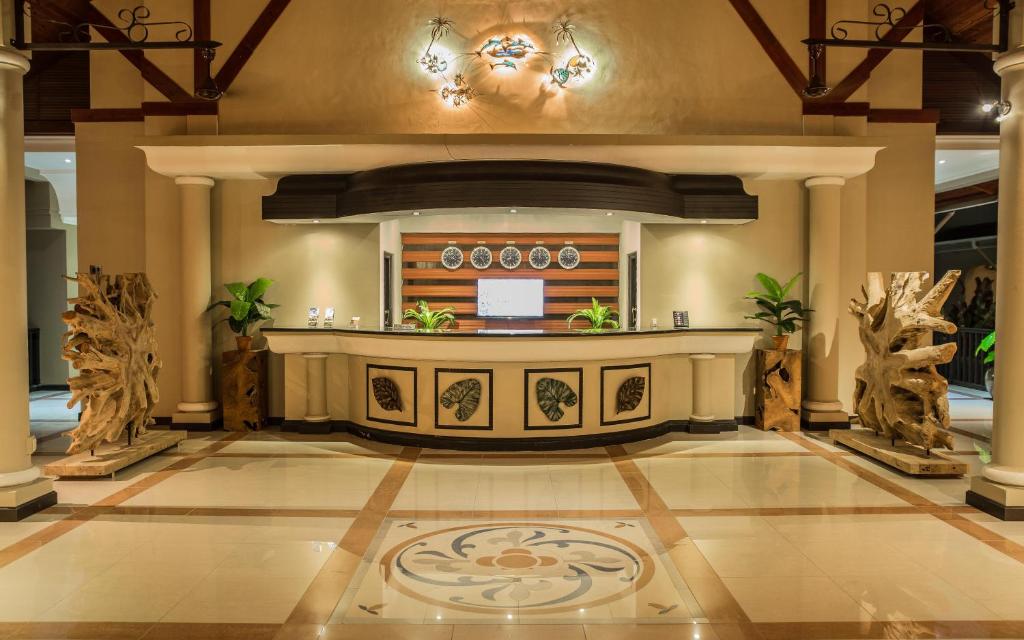 Лобби или стойка регистрации в Oasis Hotel Restaurant & Spa