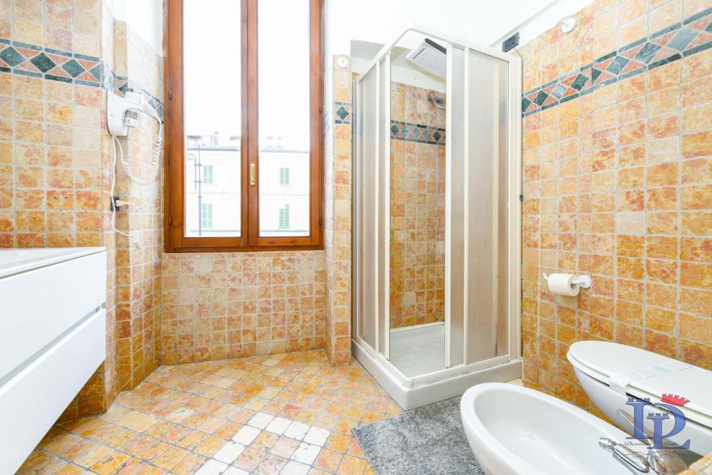 Kúpeľňa v ubytovaní DesenzanoLoft Official Partner MARRIOTT Homes & Villas - Let It Be A Dream - Renovation 2025 Lake View