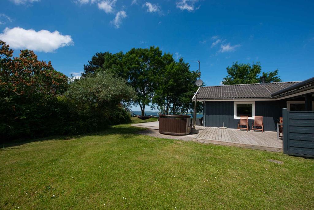 Zahrada ubytování Cottage With Panoramic View Of Lammefjorden