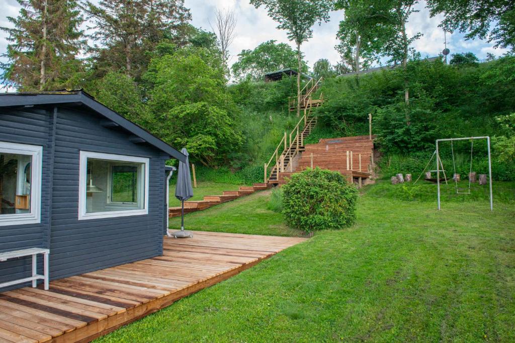 Zahrada ubytování Lovely Cottage With Wilderness Bath And View
