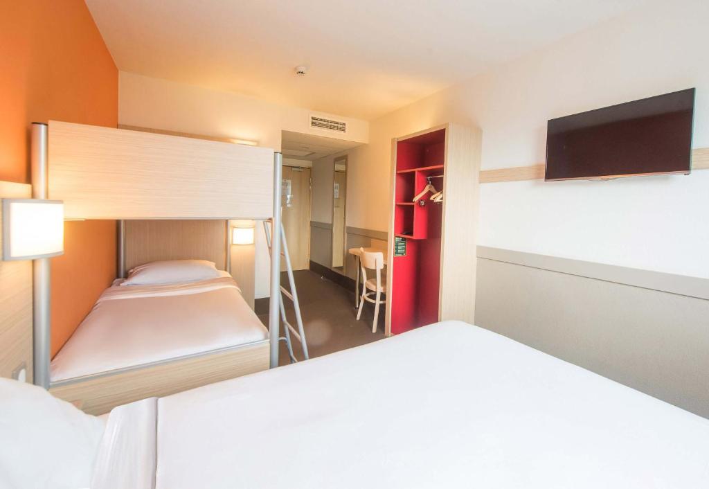 Postel nebo postele na pokoji v ubytování B&B HOTEL Gap