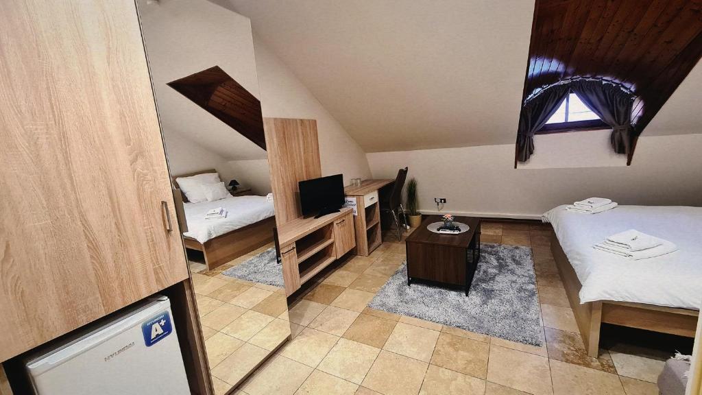 Postel nebo postele na pokoji v ubytování Downtown Apartments with shared kitchen