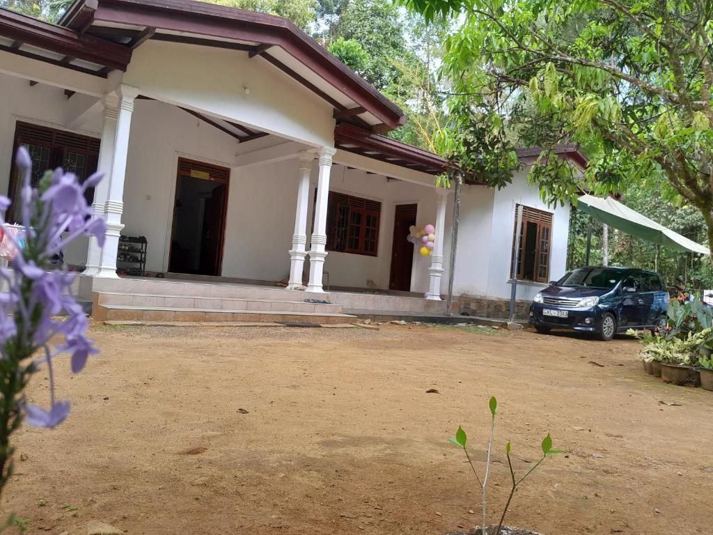 Esmin's Homestay - Women only