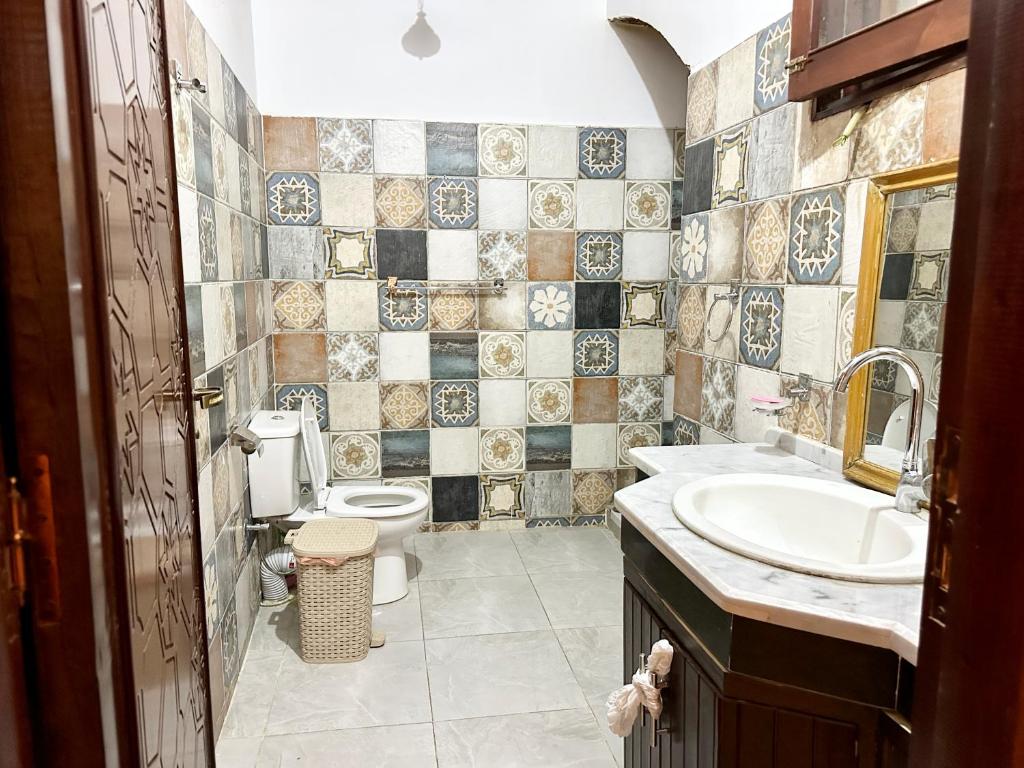 Koupelna v ubytování Sheherazade Hotel Nile Villa