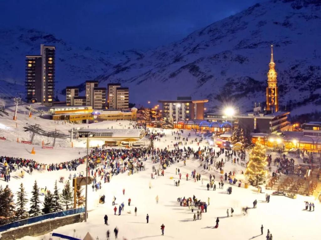 Les Menuires centre! Chaleureux studio sur les pistes! v zimě