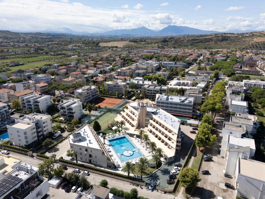 Nespecifikovaný výhled na hory nebo výhled na hory při pohledu z hotelu
